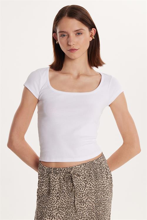 Kadın Slim Fit Dar Kesim Pamuklu Kısa Kollu U Yaka Beyaz Bluz
