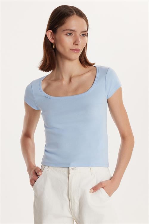 Kadın Slim Fit Dar Kesim Pamuklu Kısa Kollu U Yaka Açık Mavi Bluz