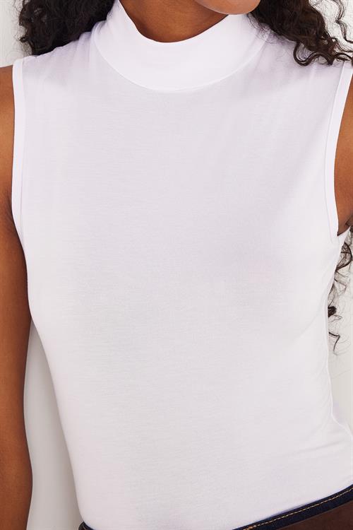 Kadın 4lü Paket Beyaz Regular Fit Viskon Kumaş Balıkçı Yaka Sıfır Kol Bluz