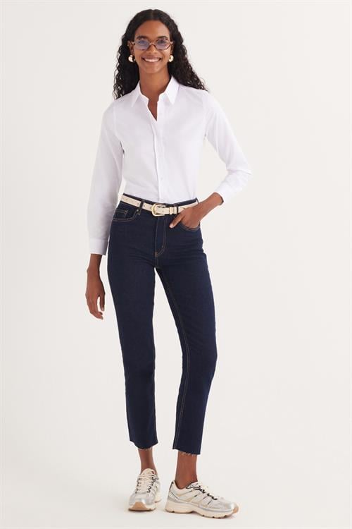 Kadın Slim Fit Dar Kesim Uzun Kollu Pamuklu Vücuda Oturan Dokulu Beyaz Basic Gömlek