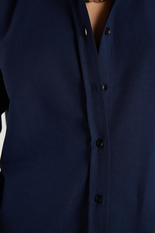 Kadın Slim Fit Dar Kesim Uzun Kollu Pamuklu Vücuda Oturan Dokulu Lacivert Basic Gömlek