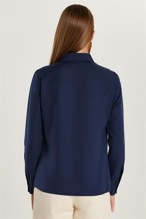 Kadın Slim Fit Dar Kesim Uzun Kollu Pamuklu Vücuda Oturan Dokulu Lacivert Basic Gömlek