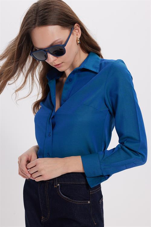 Kadın Slim Fit Dar Kesim Uzun Kollu Pamuklu Vücuda Oturan Dokulu Açık Petrol Basic Gömlek