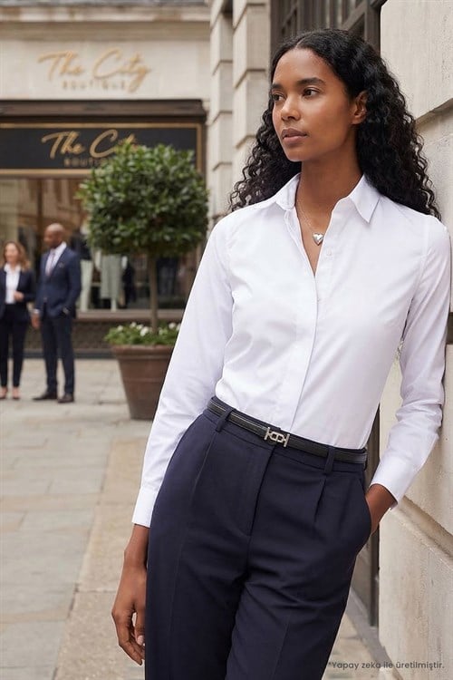 Kadın Slim Fit Dar Kesim Vucüda Oturan Uzun Kollu Gizli Düğme Detaylı Beyaz Basic Gömlek