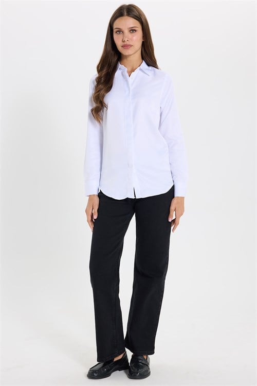 Kadın Slim Fit Dar Kesim Vucüda Oturan Uzun Kollu Gizli Düğme Detaylı Beyaz Basic Gömlek
