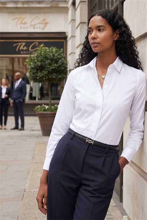 Kadın Slim Fit Dar Kesim Vucüda Oturan Uzun Kollu Gizli Düğme Detaylı Beyaz Basic Gömlek