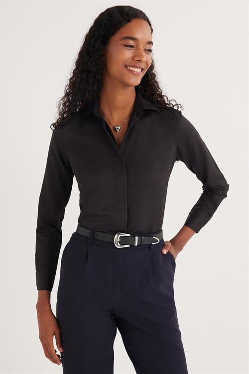 Kadın Slim Fit Dar Kesim Vucüda Oturan Uzun Kollu Gizli Düğme Detaylı Siyah Basic Gömlek