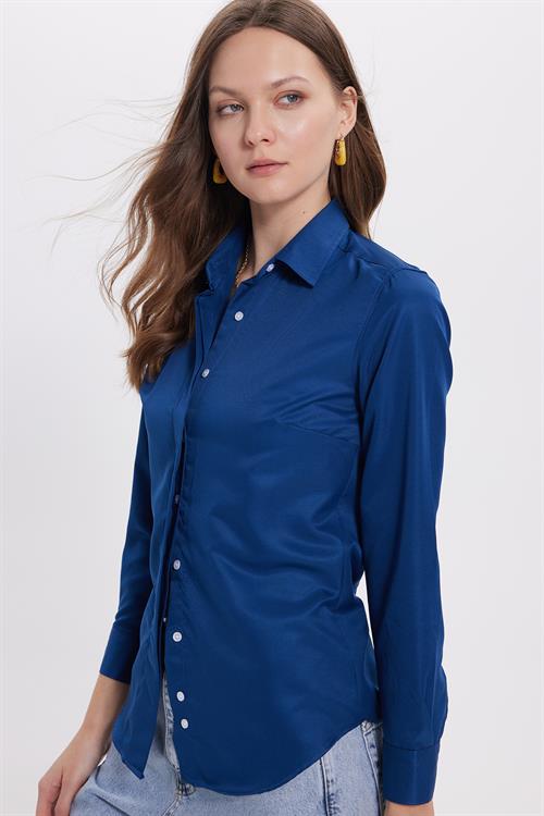 Kadın Slim Fit Dar Kesim Vucüda Oturan Uzun Kollu Gizli Düğme Detaylı Lacivert Basic Gömlek