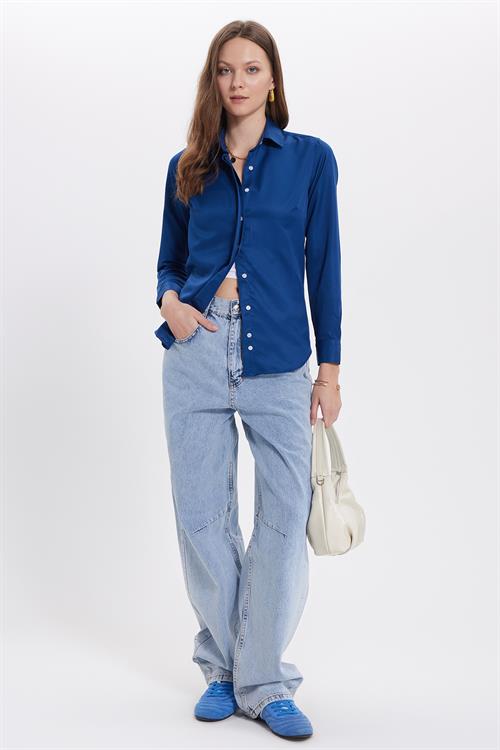 Kadın Slim Fit Dar Kesim Vucüda Oturan Uzun Kollu Gizli Düğme Detaylı Lacivert Basic Gömlek