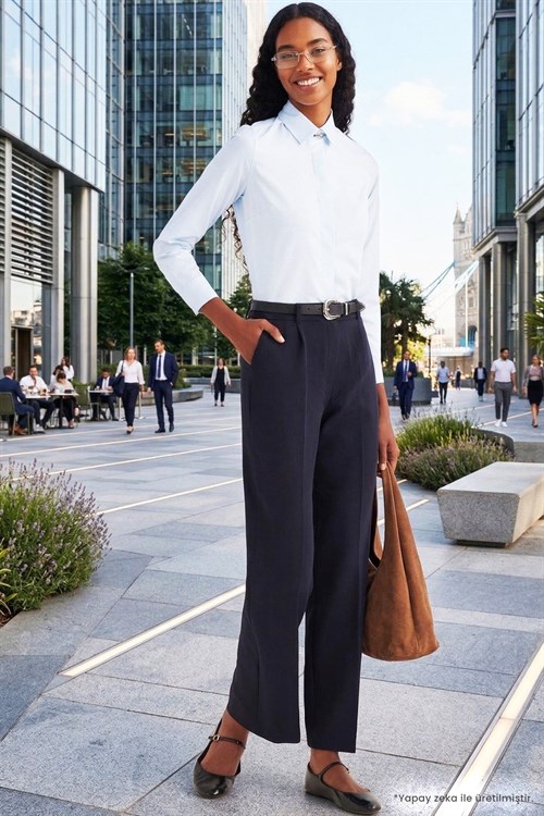 Kadın Slim Fit Dar Kesim Vucüda Oturan Uzun Kollu Gizli Düğme Detaylı Mavi Basic Gömlek