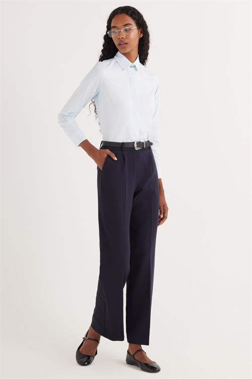 Kadın Slim Fit Dar Kesim Vucüda Oturan Uzun Kollu Gizli Düğme Detaylı Mavi Basic Gömlek
