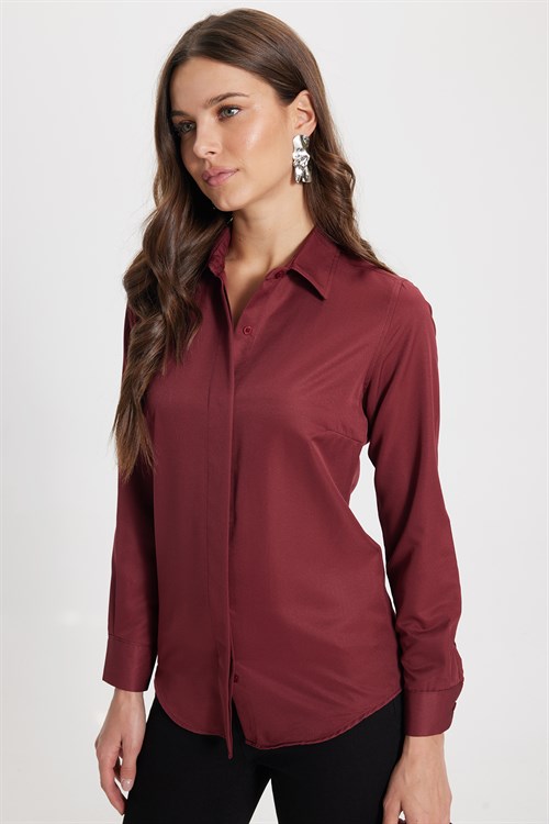 Kadın Slim Fit Dar Kesim Vucüda Oturan Uzun Kollu Gizli Düğme Detaylı Bordo Basic Gömlek