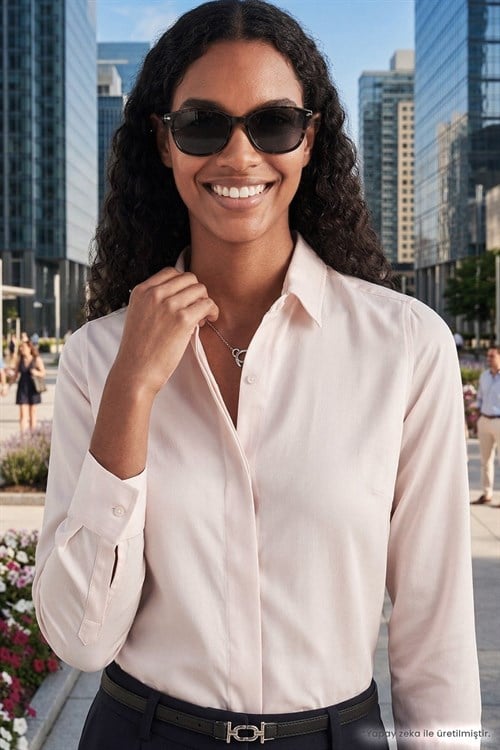 Kadın Slim Fit Dar Kesim Vucüda Oturan Uzun Kollu Gizli Düğme Detaylı Taş Basic Gömlek