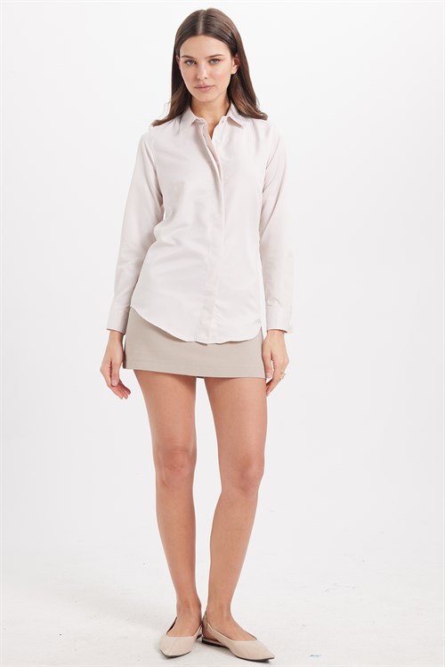 Kadın Slim Fit Dar Kesim Vucüda Oturan Uzun Kollu Gizli Düğme Detaylı Taş Basic Gömlek
