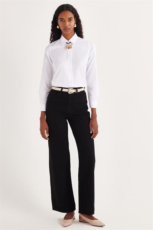 Kadın Slim Fit Dar Kesim Vücuda Oturan Uzun Kollu Beyaz Basic Gömlek
