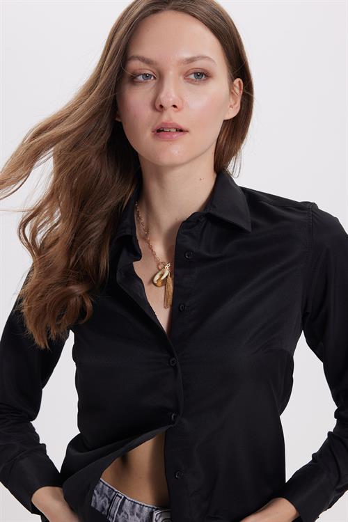 Kadın Slim Fit Dar Kesim Vücuda Oturan Uzun Kollu Siyah Basic Gömlek