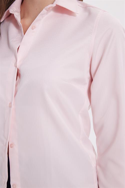Kadın Slim Fit Dar Kesim Vücuda Oturan Uzun Kollu Pembe Basic Gömlek