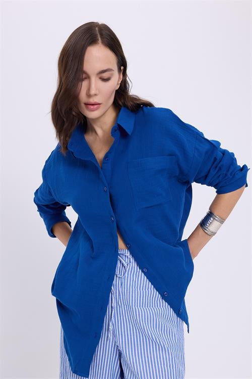 Kadın Oversize Geniş Kesim %100 Pamuk Müslin Kumaş Uzun Kollu Cepli Dokulu Saks Mavi Gömlek
