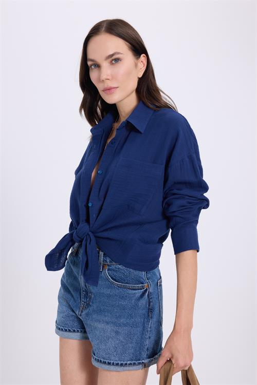 Kadın Oversize Geniş Kesim %100 Pamuk Müslin Kumaş Uzun Kollu Cepli Dokulu Lacivert Gömlek