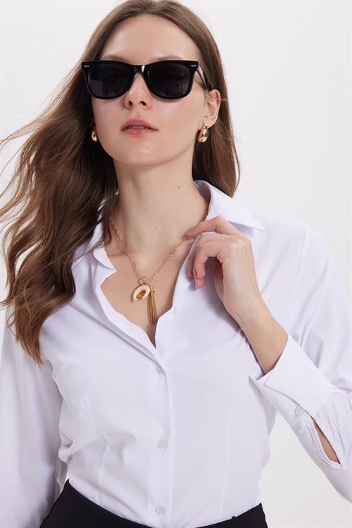 Kadın Slim Fit Dar Kesim Pensli Vucüda Oturan Klasik Yaka Uzun Kollu Likralı Beyaz Gömlek
