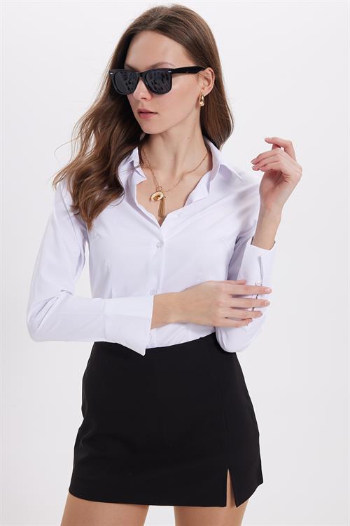 Kadın Slim Fit Dar Kesim Pensli Vucüda Oturan Klasik Yaka Uzun Kollu Likralı Beyaz Gömlek