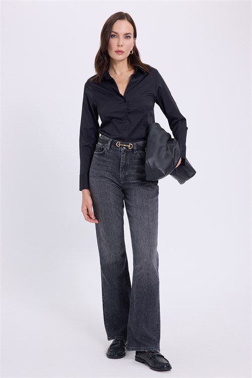 Kadın Slim Fit Dar Kesim Pensli Vücuda Oturan Klasik Yaka Uzun Kollu Likralı Siyah Gömlek