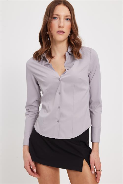 Kadın Slim Fit Dar Kesim Pensli Vucüda Oturan Klasik Yaka Uzun Kollu Likralı Gri Gömlek