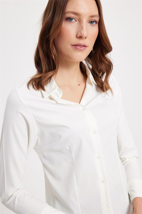 Kadın Slim Fit Dar Kesim Pensli Vucüda Oturan Klasik Yaka Uzun Kollu Likralı Ekru Gömlek