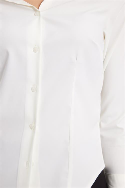 Kadın Slim Fit Dar Kesim Pensli Vucüda Oturan Klasik Yaka Uzun Kollu Likralı Ekru Gömlek