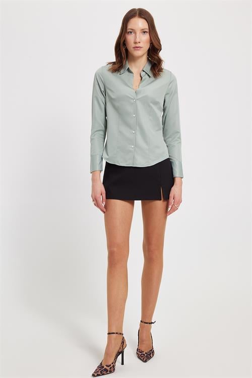 Kadın Slim Fit Dar Kesim Pensli Vucüda Oturan Klasik Yaka Uzun Kollu Likralı Mint Renk Gömlek
