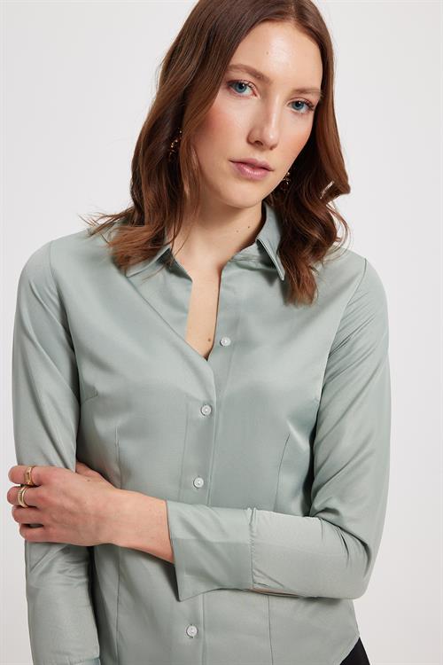 Kadın Slim Fit Dar Kesim Pensli Vucüda Oturan Klasik Yaka Uzun Kollu Likralı Mint Renk Gömlek