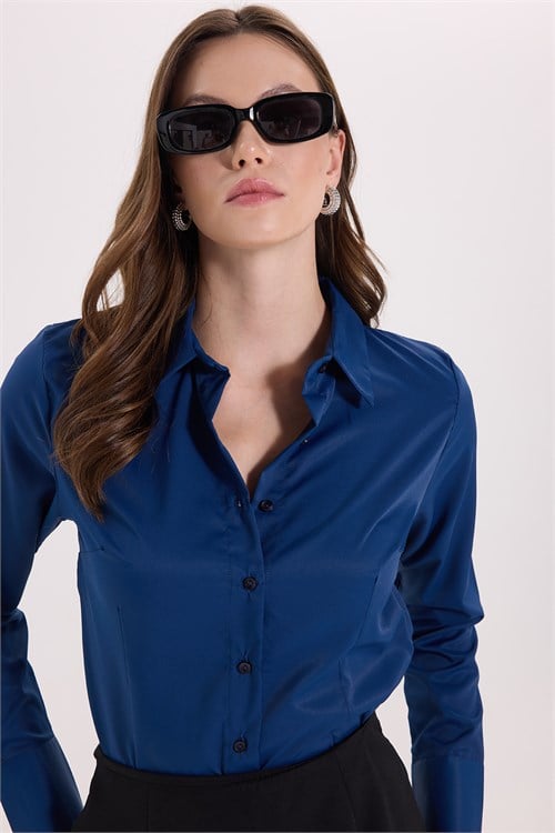 Kadın Slim Fit Dar Kesim Pensli Vücuda Oturan Klasik Yaka Uzun Kollu Likralı Lacivert Gömlek