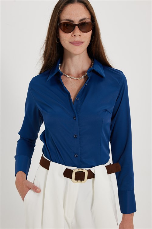 Kadın Slim Fit Dar Kesim Pensli Vucüda Oturan Klasik Yaka Uzun Kollu Likralı Lacivert Gömlek