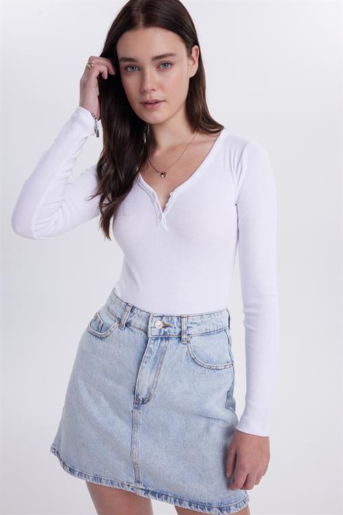 Kadın Slim Fit Dar Kesim Pamuklu V Yaka Beyaz  Bluz