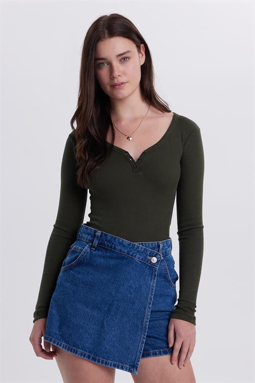 Kadın Slim Fit Dar Kesim Pamuklu V Yaka Haki Bluz