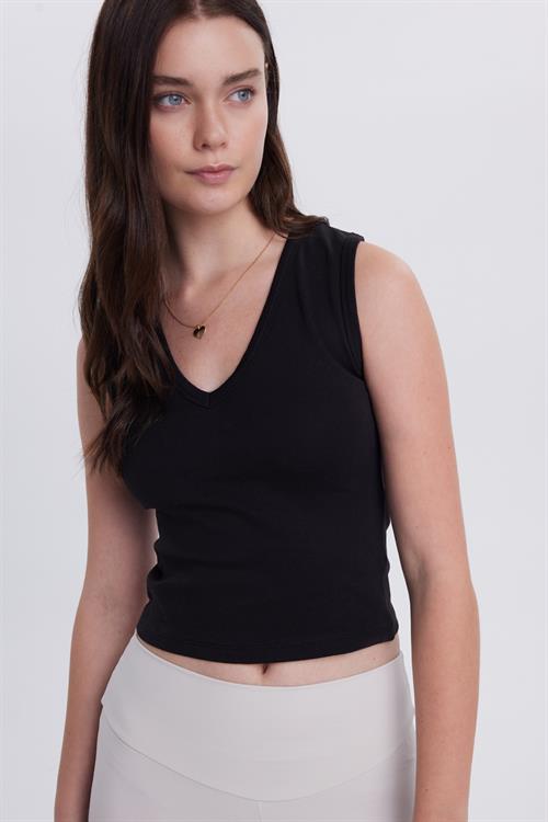 Kadın Slim Fit Dar Kesim V Yaka Sıfır Kol Pamuklu Ribanalı Siyah Bluz