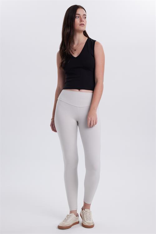 Kadın Slim Fit Dar Kesim V Yaka Sıfır Kol Pamuklu Ribanalı Siyah Bluz