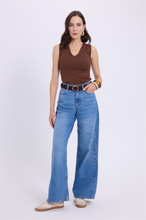 Kadın Slim Fit Dar Kesim V Yaka Sıfır Kol Pamuklu Ribanalı Kahverengi Bluz