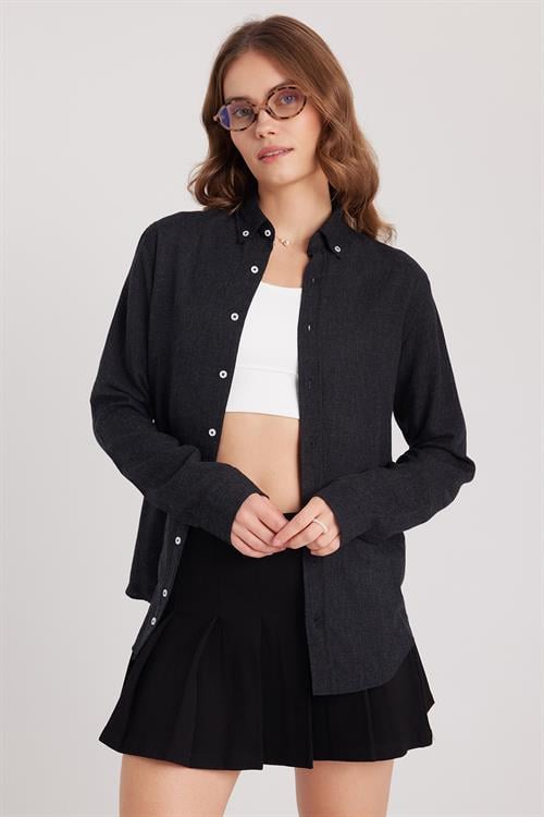 Kadın Slim Fit Düğmeli Yaka Kışlık Yün Viskon Düz Siyah Gömlek