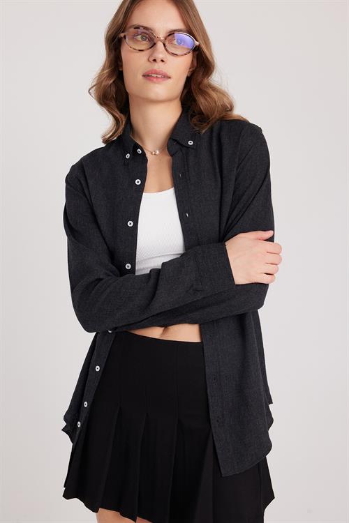 Kadın Slim Fit Düğmeli Yaka Kışlık Yün Viskon Düz Siyah Gömlek