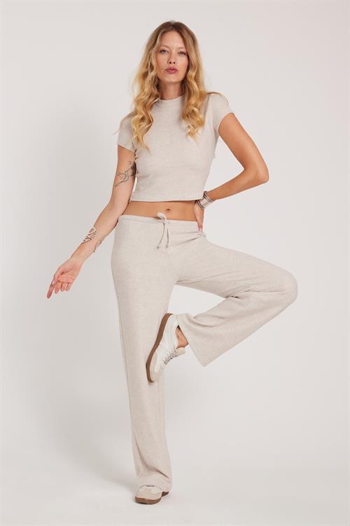Kadın Slim Fit Dar Kesim Yarım Balıkçı Yaka Kısa Kollu Bej Bluz