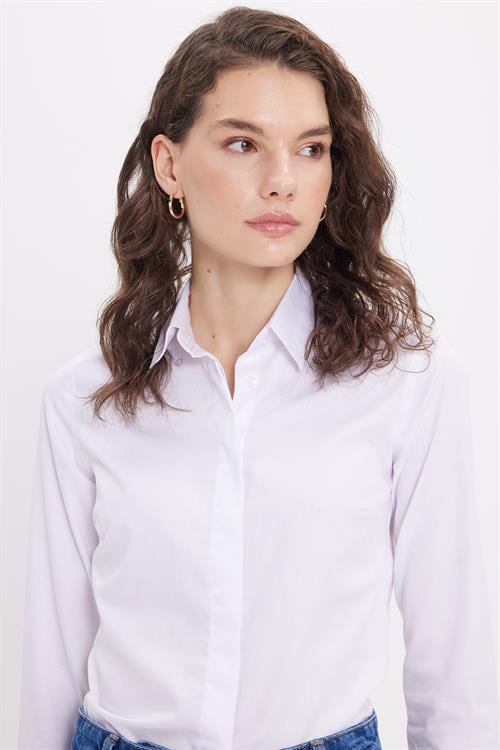Kadın Slim Fit Non-Iron Pamuklu Vücuda Oturan Ütü Gerektirmez Pensli Beyaz Gömlek