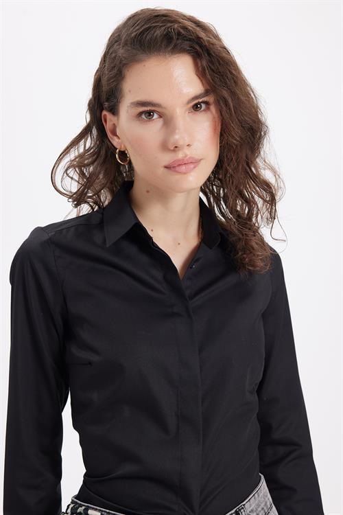 Kadın Slim Fit Non-Iron Pamuklu Vücuda Oturan Ütü Gerektirmez Pensli Siyah Gömlek