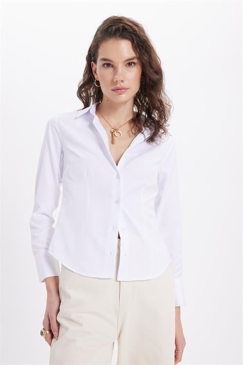 Kadın Slim Fit Dar Kesim Pensli Vucüda Oturan Uzun Manşet Beyaz Gömlek