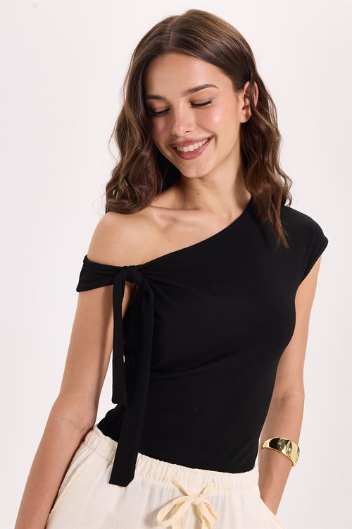 Kadın Slim Fit Dar Kesim Kısa Kollu Kayık Yaka Siyah Bluz