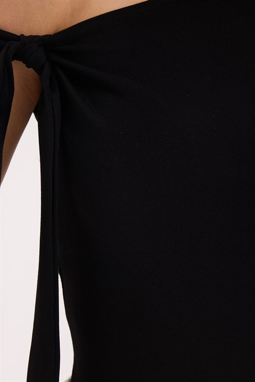 Kadın Slim Fit Dar Kesim Kısa Kollu Kayık Yaka Siyah Bluz