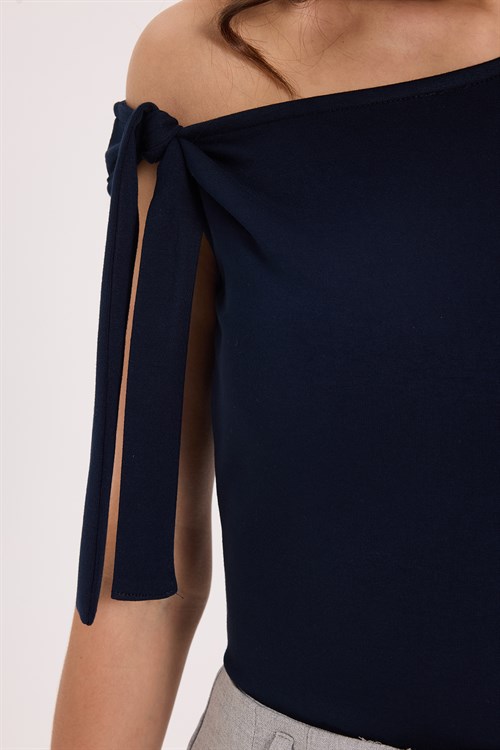 Kadın Slim Fit Dar Kesim Kısa Kollu Kayık Yaka Lacivert Bluz