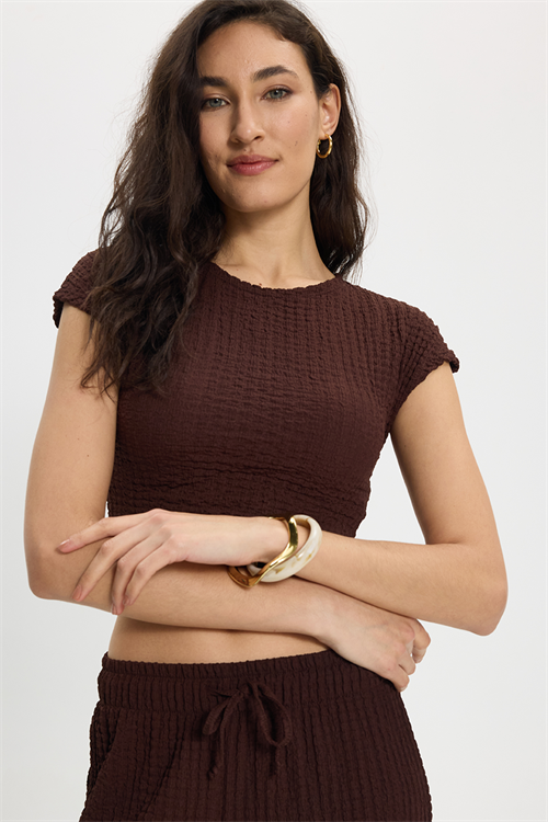 Kadın Slim Fit Dar Kesim Bisiklet Yaka Kolsuz Dokulu Kahverengi Bürümcük Bluz