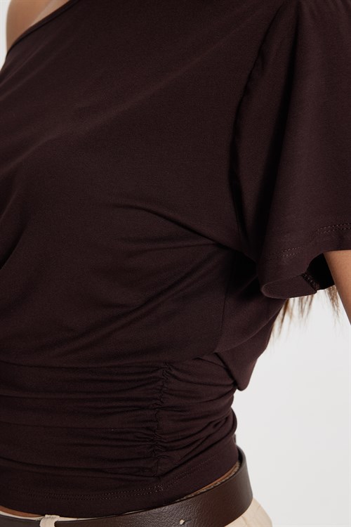 Kadın Regular Fit Klasik Kesim Kısa Kollu Beli Büzgülü Kahverengi Bluz