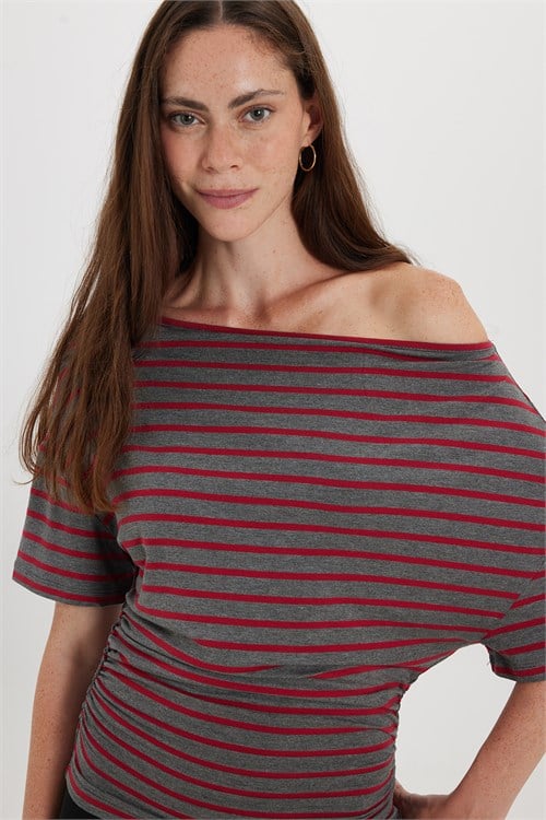 Kadın Regular Fit Klasik Kesim Asimetrik Yaka Yarasa Kol Çizgili Likralı Bordo Viskon Crop Bluz